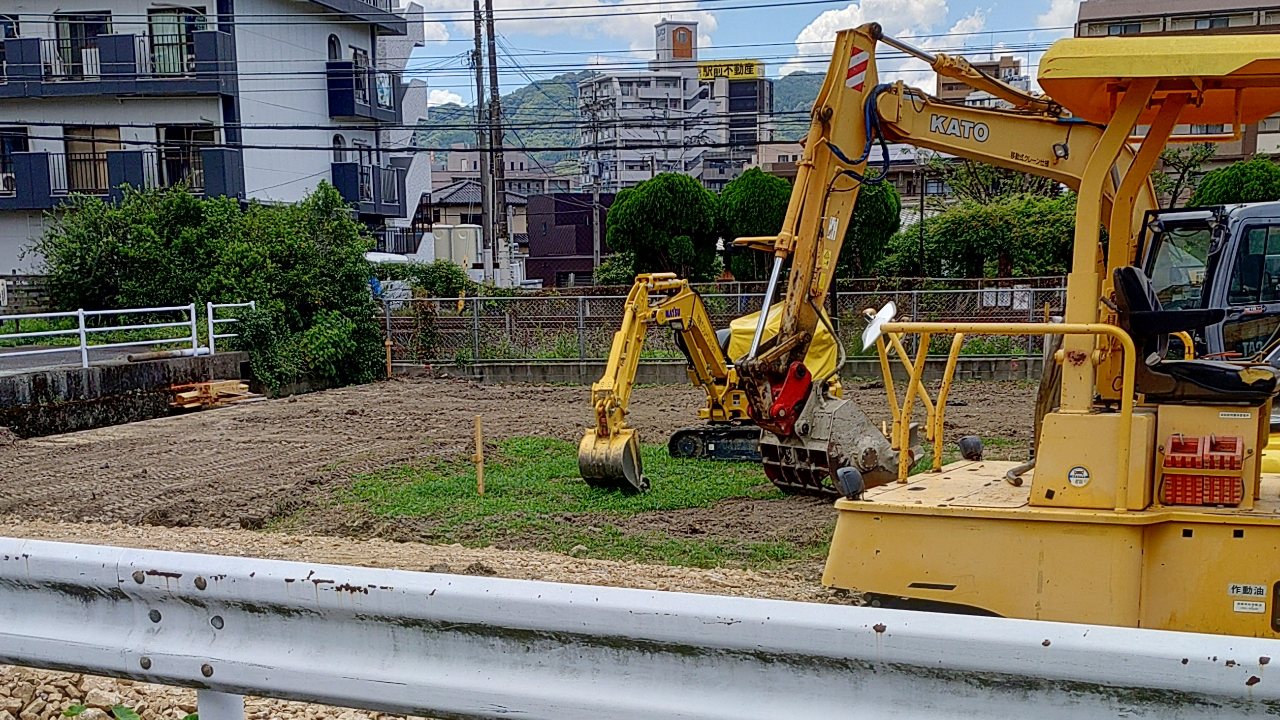 紫駅近くの空き地