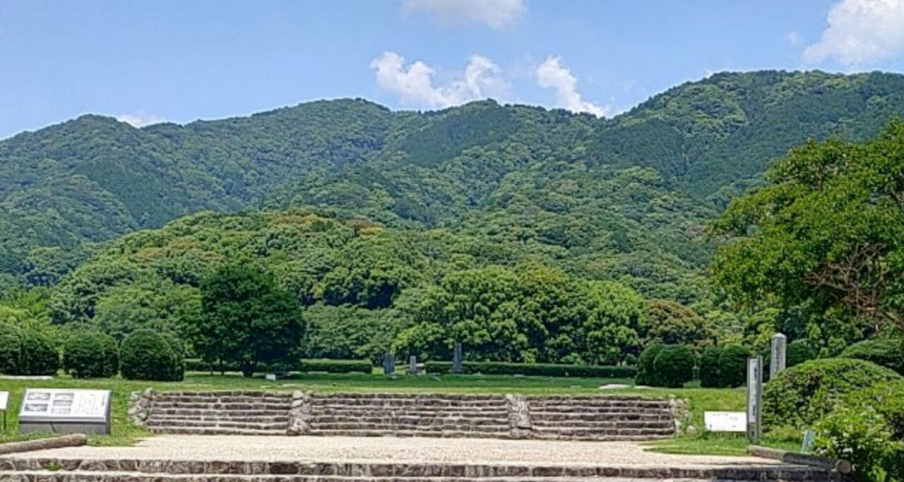 大宰府政庁跡から見る四王寺山