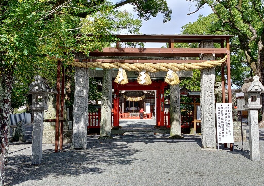 美奈宜神社の境内