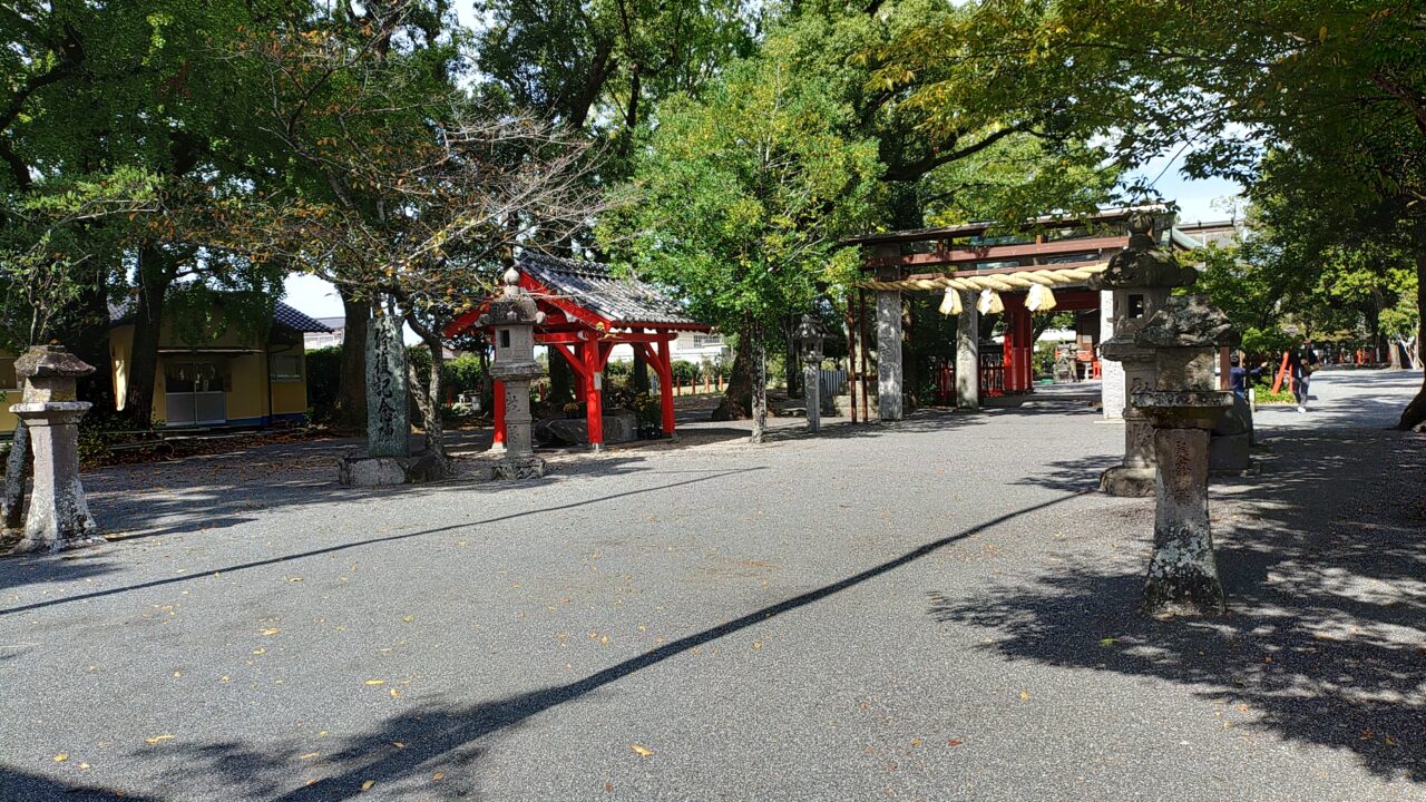 美奈宜神社の境内