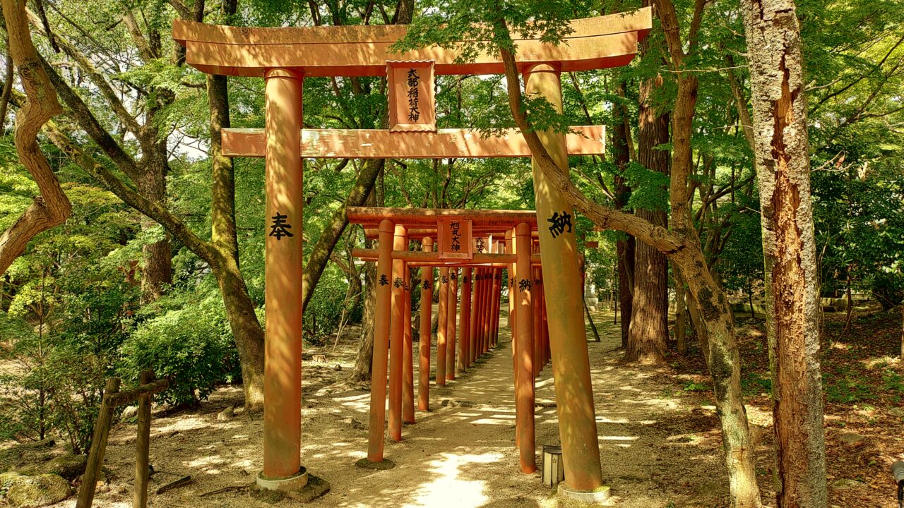 竈門神社に向かう途中の稲荷神社