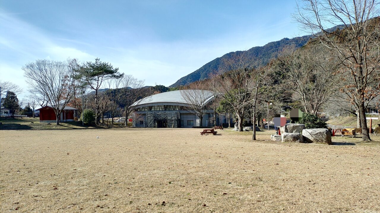 竜岩自然の家の運動広場