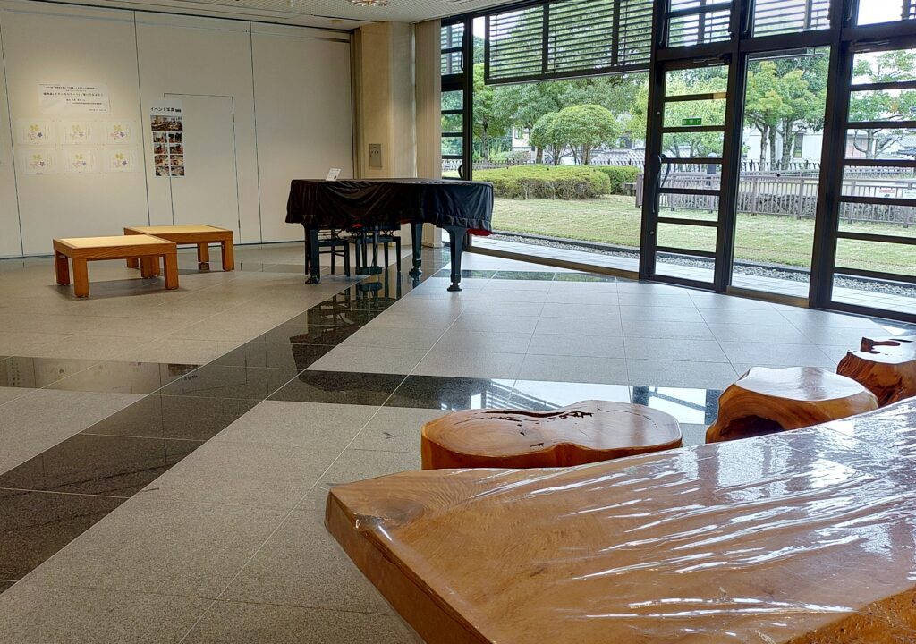 太宰府市文化ふれあい館のエントランスホール