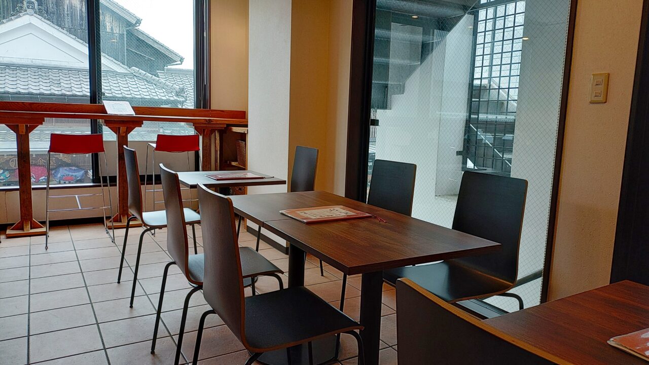 cafe白梅の店内