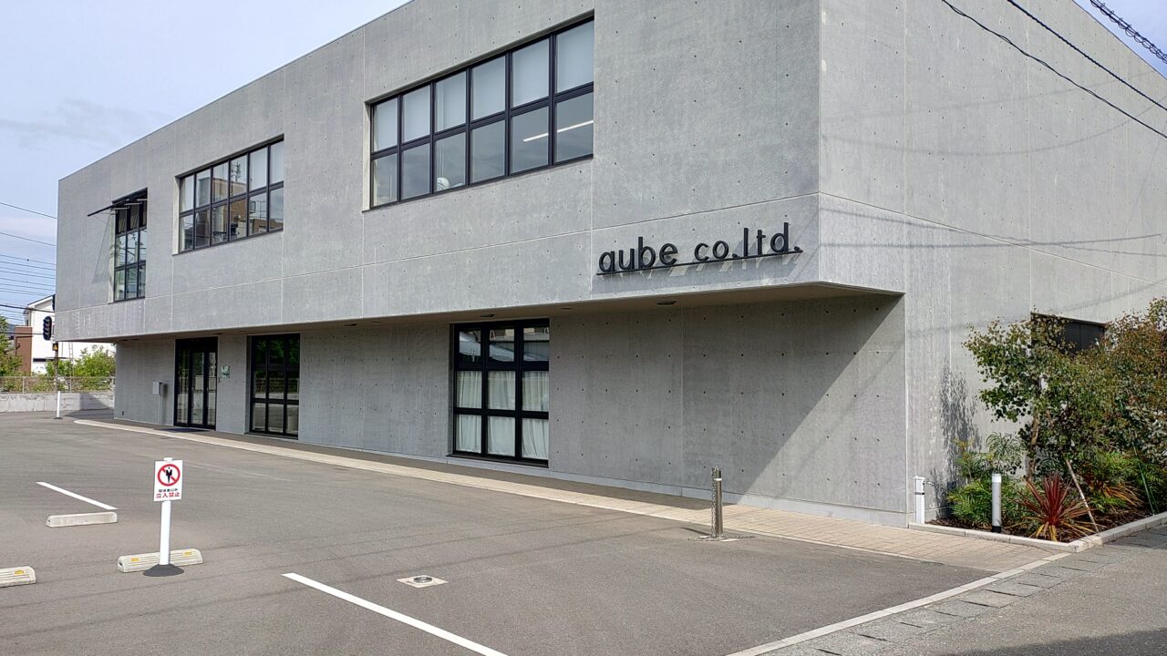 アントレサンプルセール会場の株式会社aube