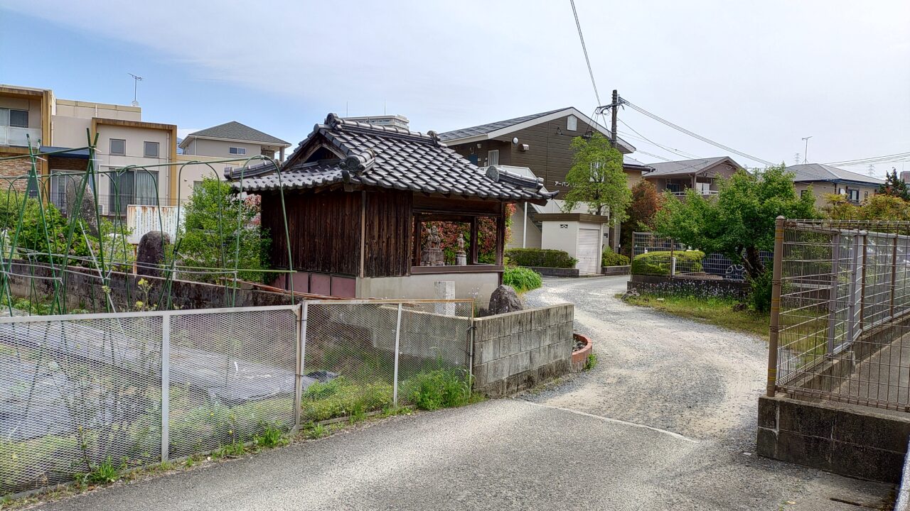 針摺石の入口