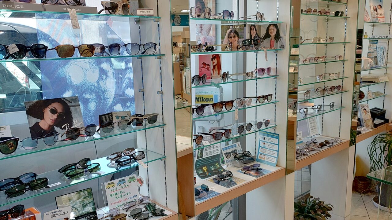 時計宝石メガネ補聴器ヒラヤマの店内