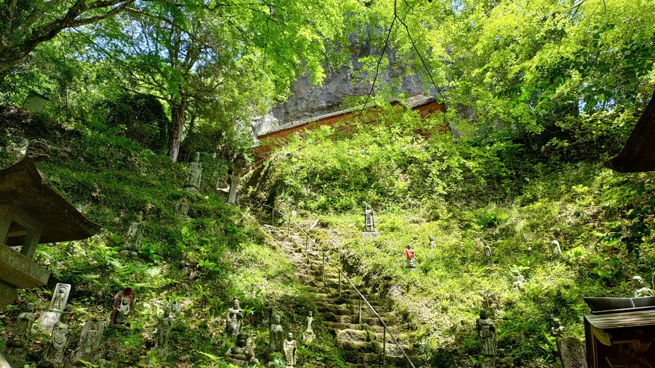 岩屋神社本殿