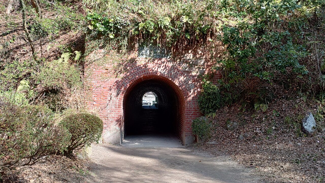 お石トンネルの入口