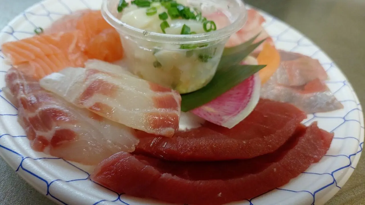 魚田魚司のお刺身盛り合わせ