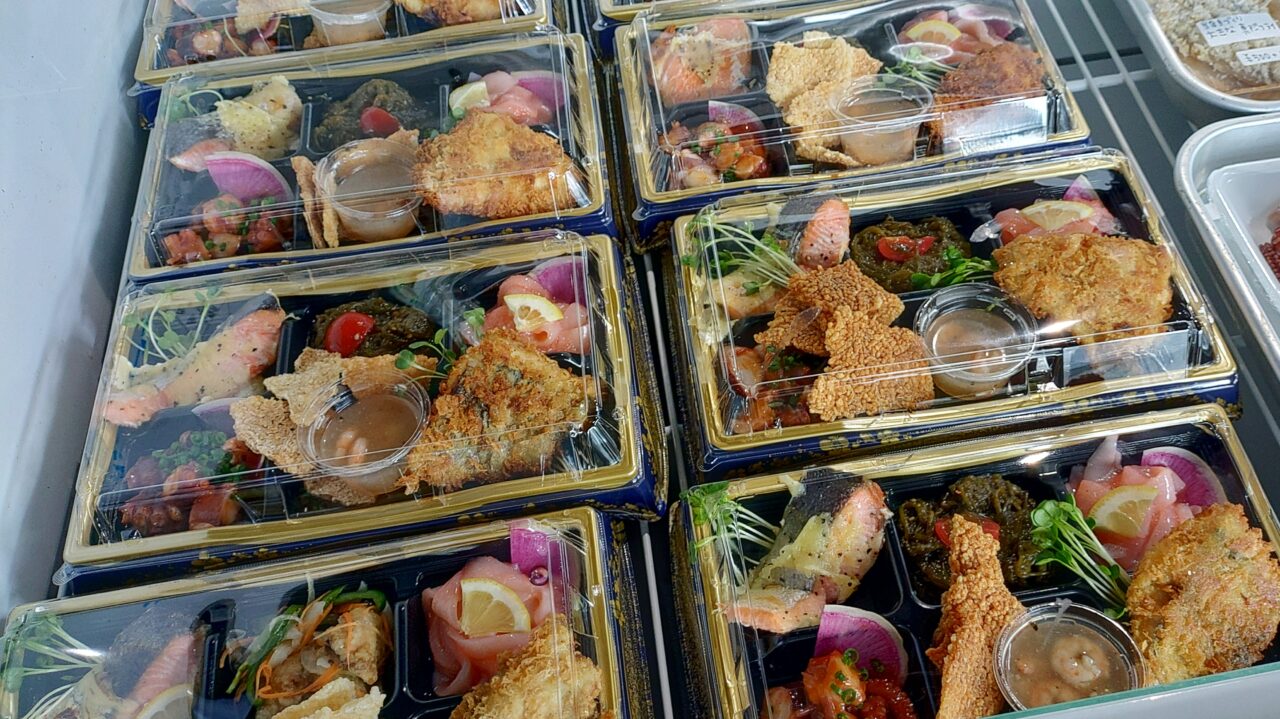魚田魚司のお惣菜盛り合わせ