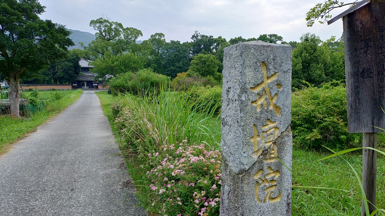 戒壇院の入口