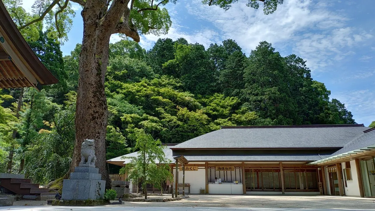 竈門神社のお札お守り授与所