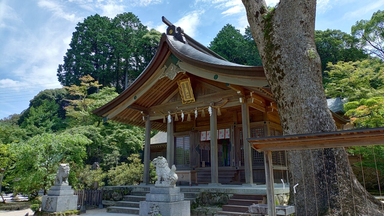 竈門神社の拝殿