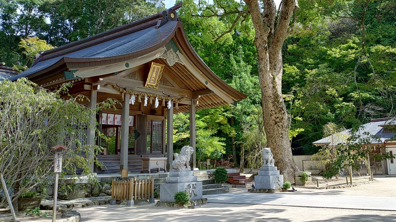 竈門神社の拝殿