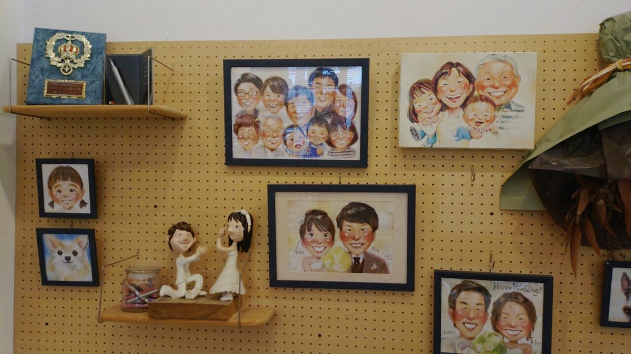 cotontocoの店内に飾られている似顔絵