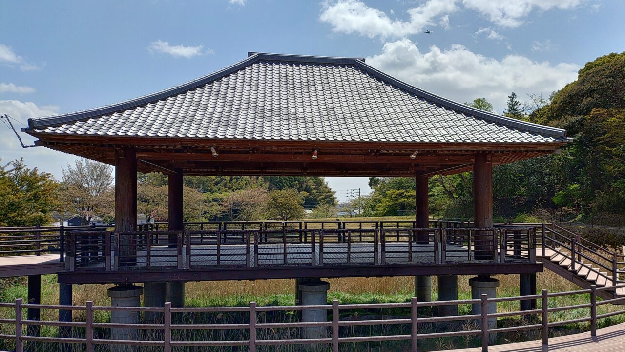 天拝山歴史自然公園の水上ステージ