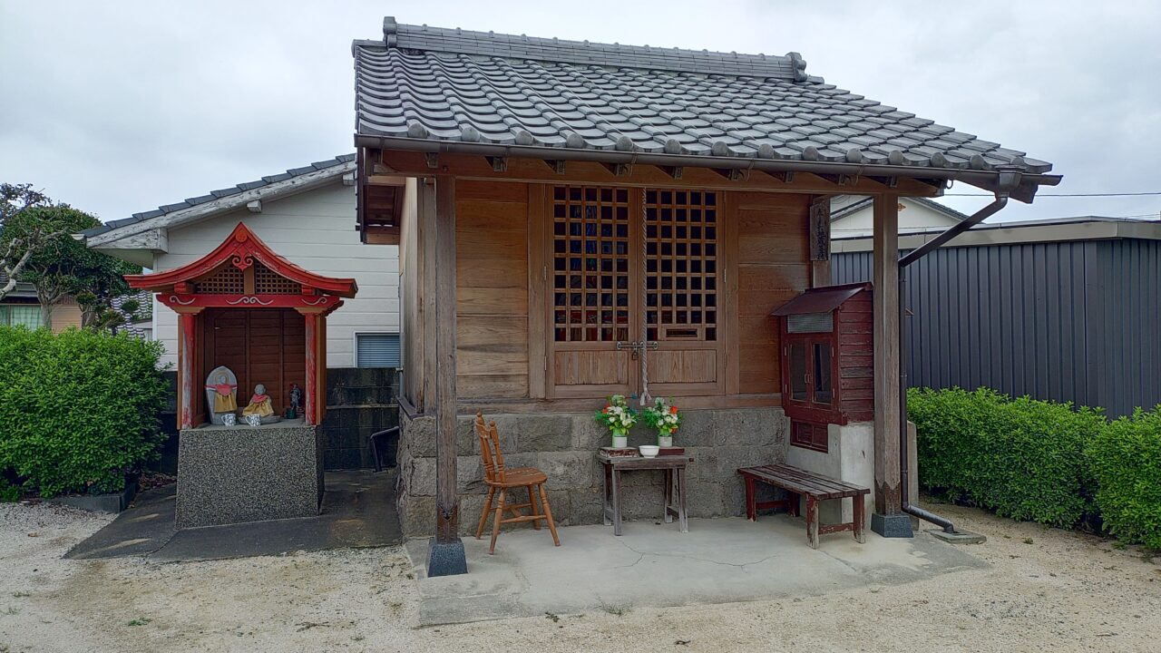 六地蔵の祠