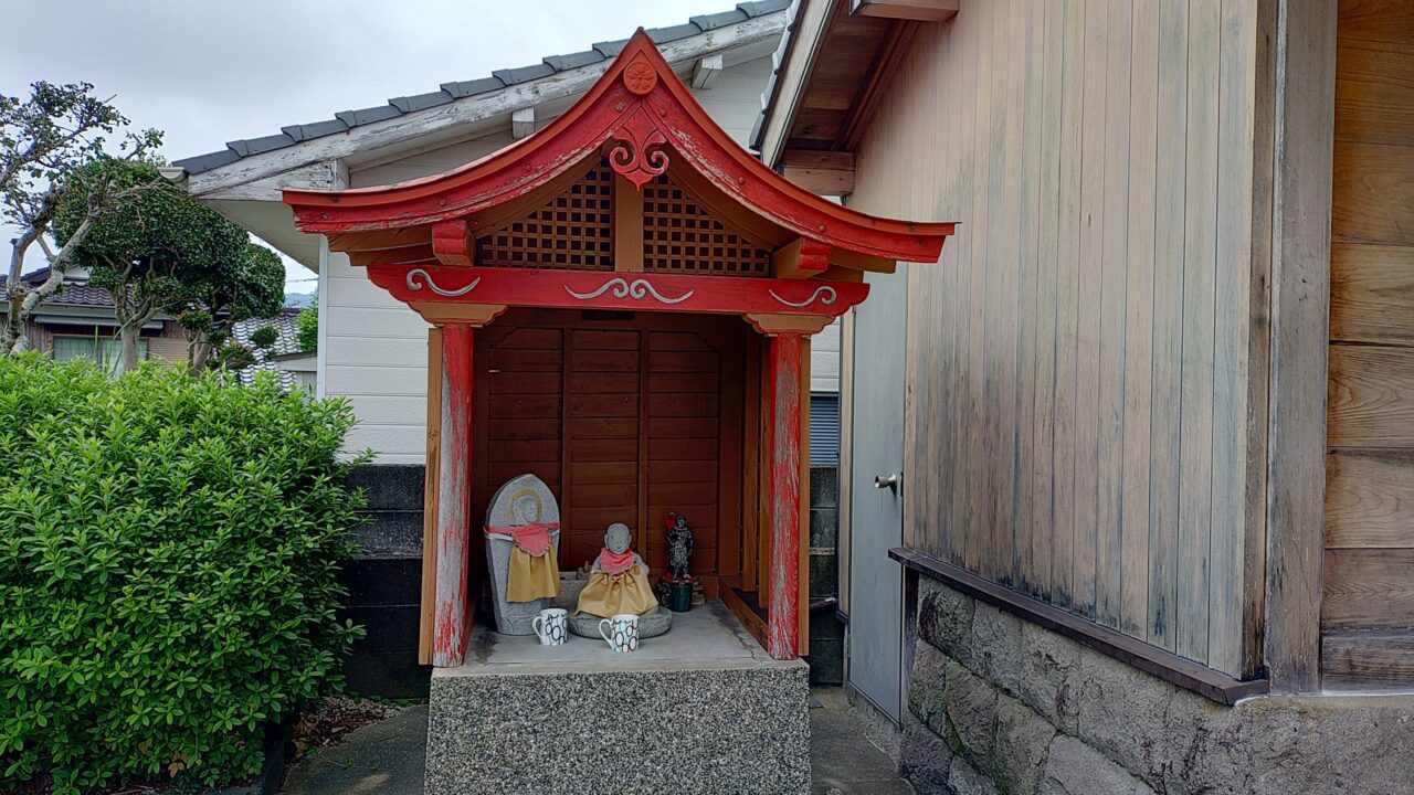 六地蔵の祠