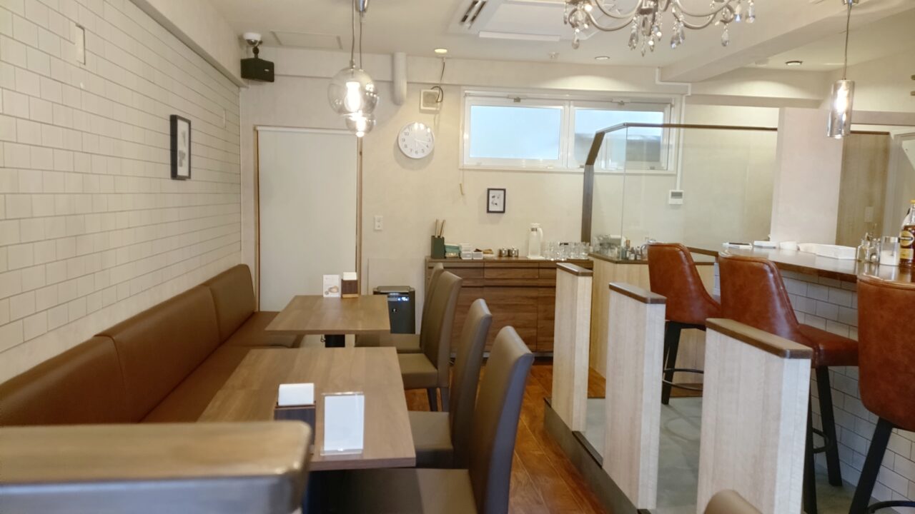カフェ・ル・ヴォワールの店内