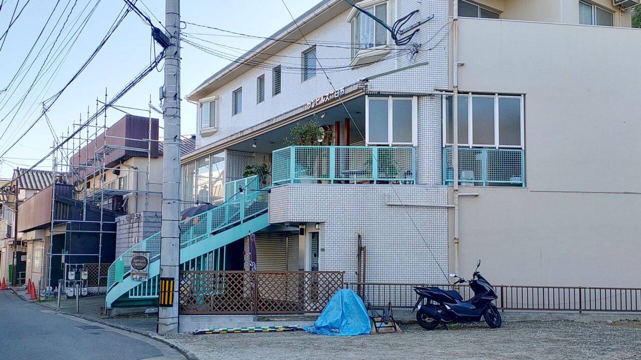カフェ・ル・ヴォワールの外観