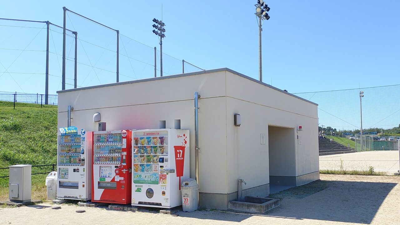 筑前ぽぽろのトイレと自動販売機