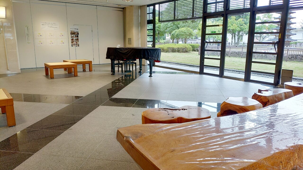 太宰府市文化ふれあい館のロビー
