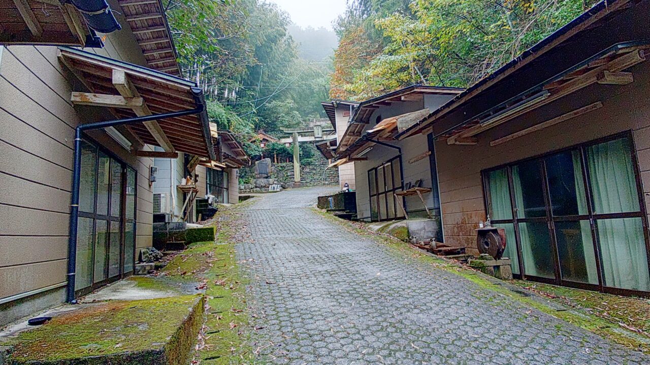 竹地蔵尊の参道