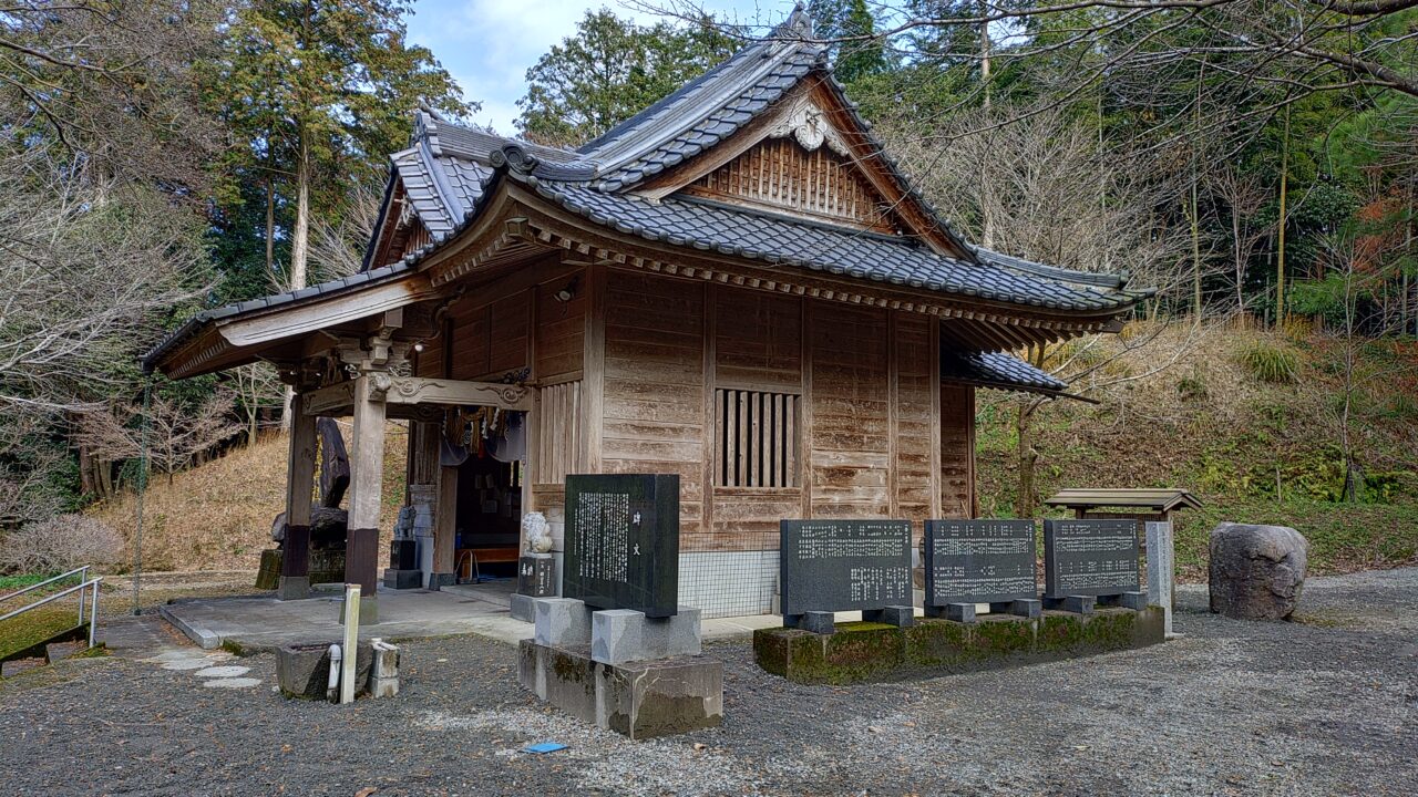 日向石粟島神社の拝殿