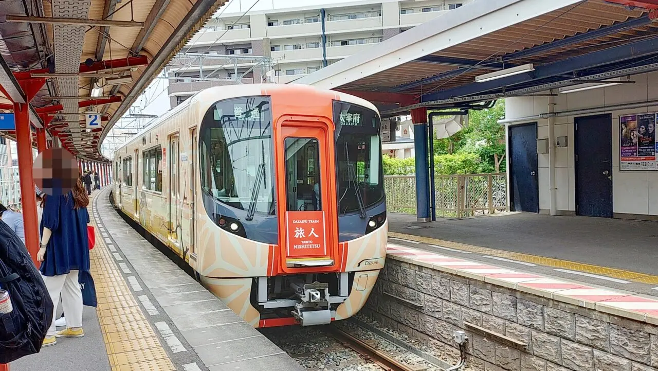 太宰府観光列車「旅人」