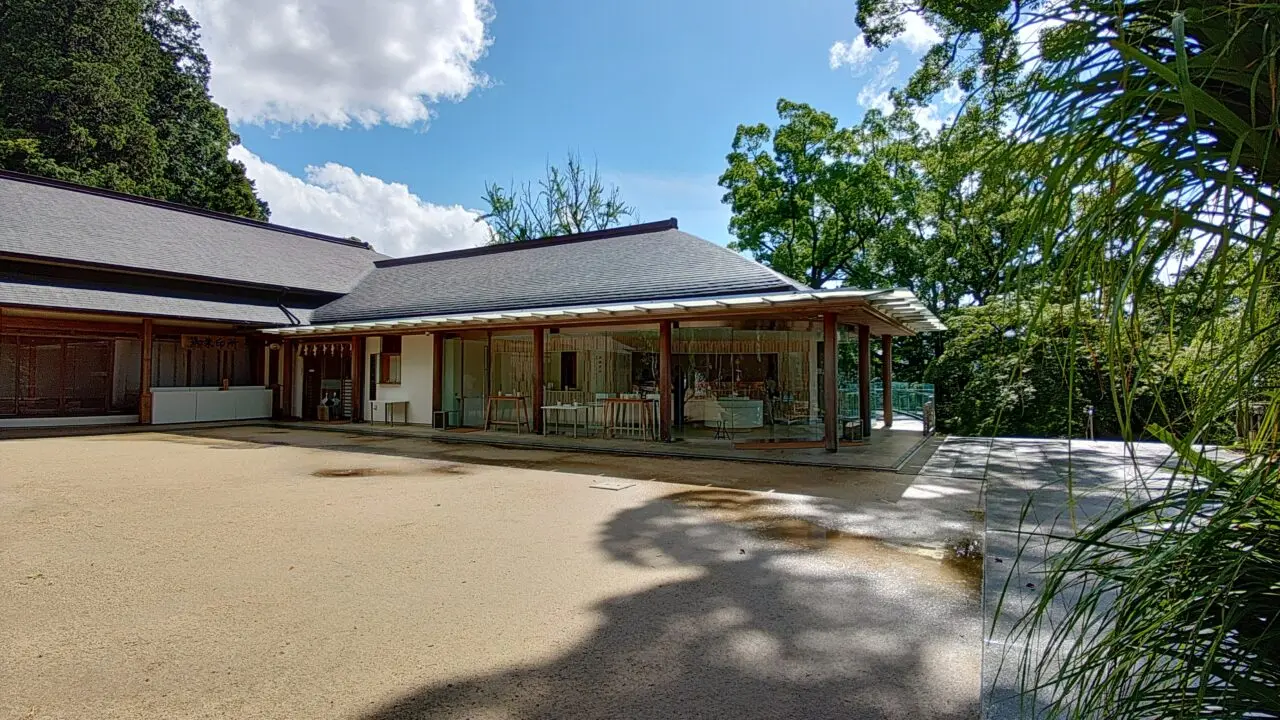竈門神社のお札お守り授与所