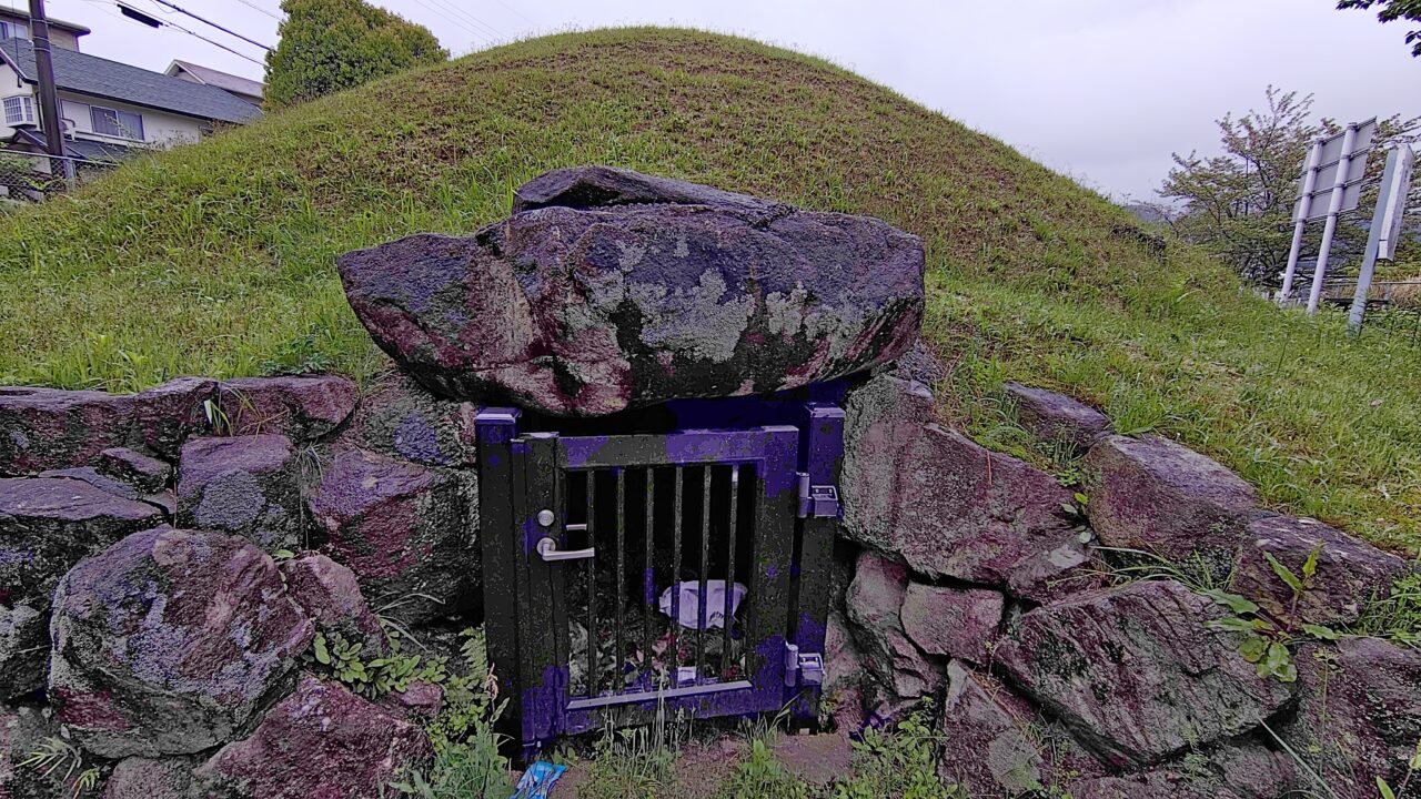 塚口古墳の石室入口