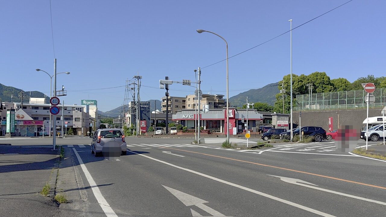 君畑交差点とケンタッキーフライドチキン大宰府店