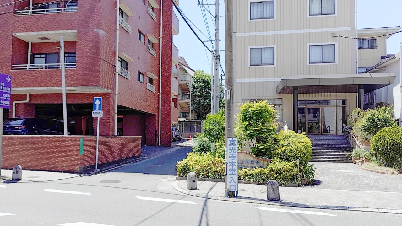 二日市温泉の通りから和心にしやまに入る道