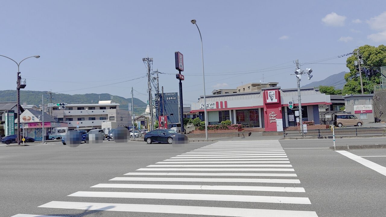 君畑の交差点とケンタッキーフライドチキン太宰府店