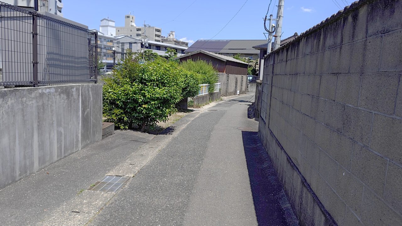 庚申尊天の碑がある通り