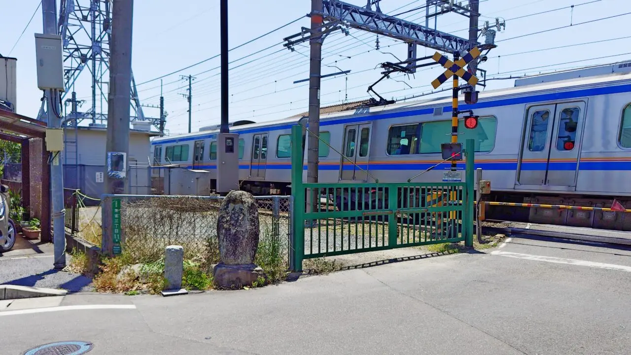 鶴の墓と西鉄電車