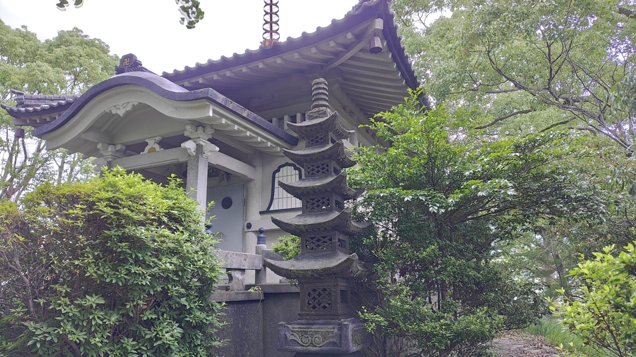 東の陵の納骨堂