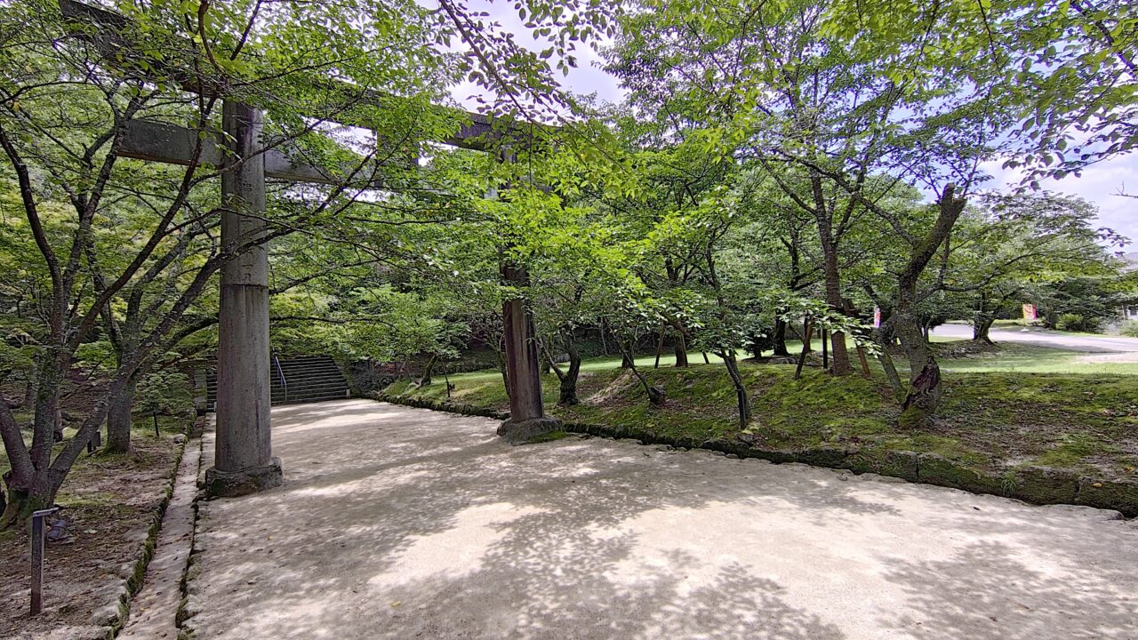 竈門神社の二の鳥居