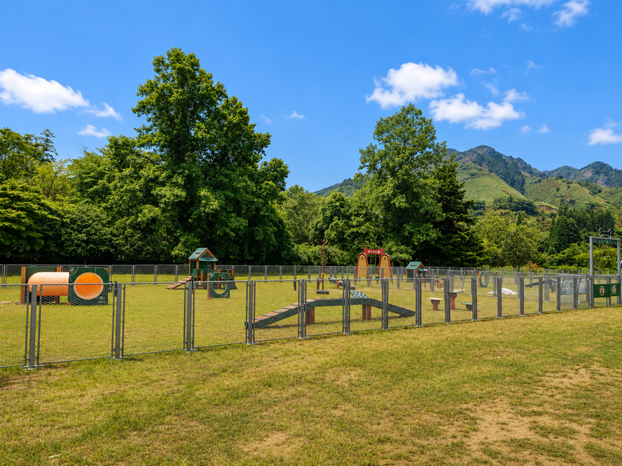 THE DOG CAMPUS -KOISHIWARA-の屋外ドッグランに設置予定のアジリティ
