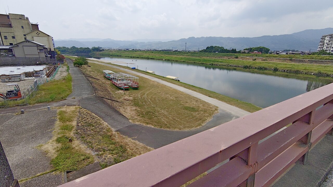 原鶴大橋の河川敷