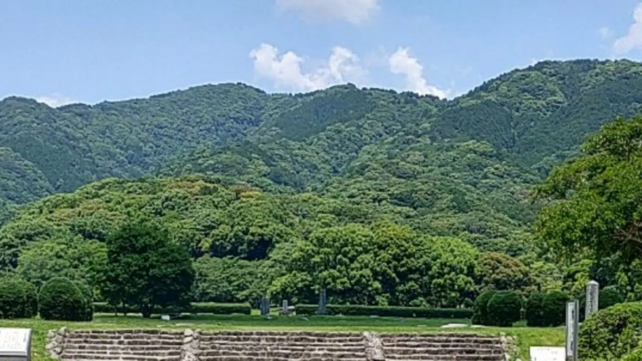 大宰府政庁跡から望む四王寺山