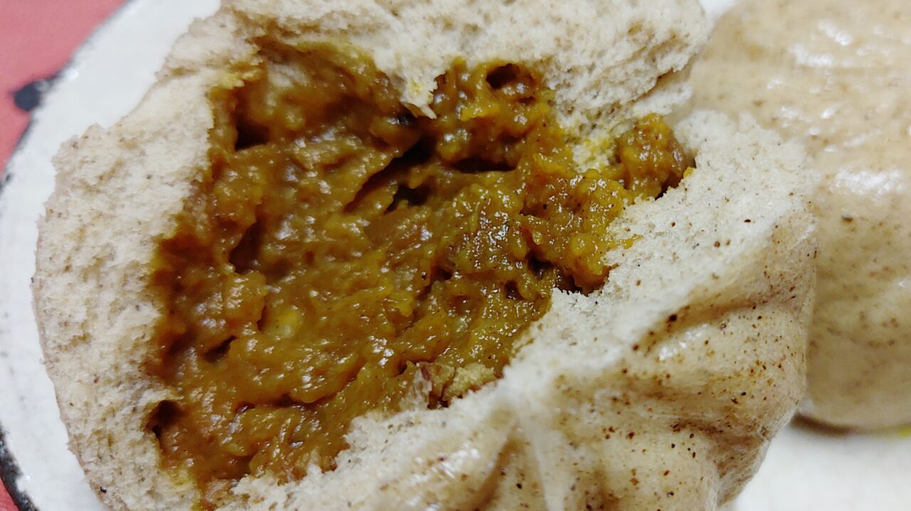 太平閣のチキンカレー饅