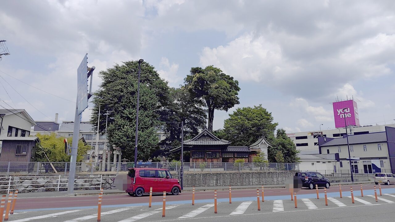 国道386号線側から見た地禄神社