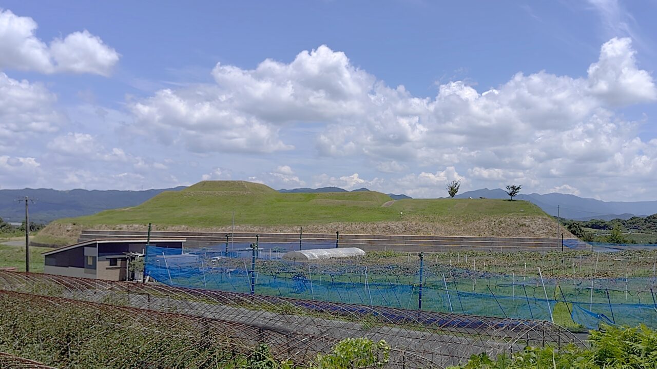 遠くから見た焼ノ峠古墳