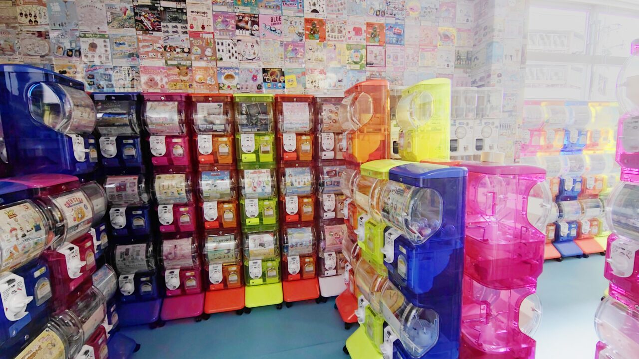 西鉄二日市駅東口のガチャガチャ屋さん