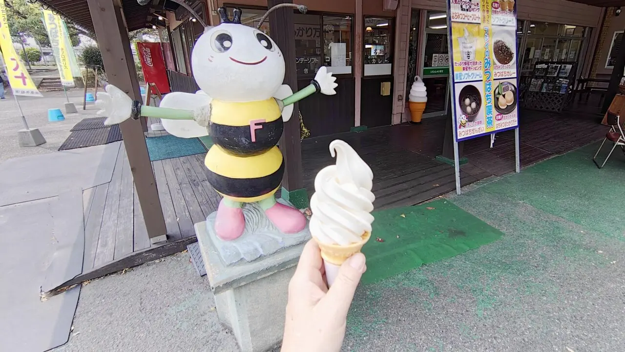 フジイのみつばち喫茶のソフトクリーム
