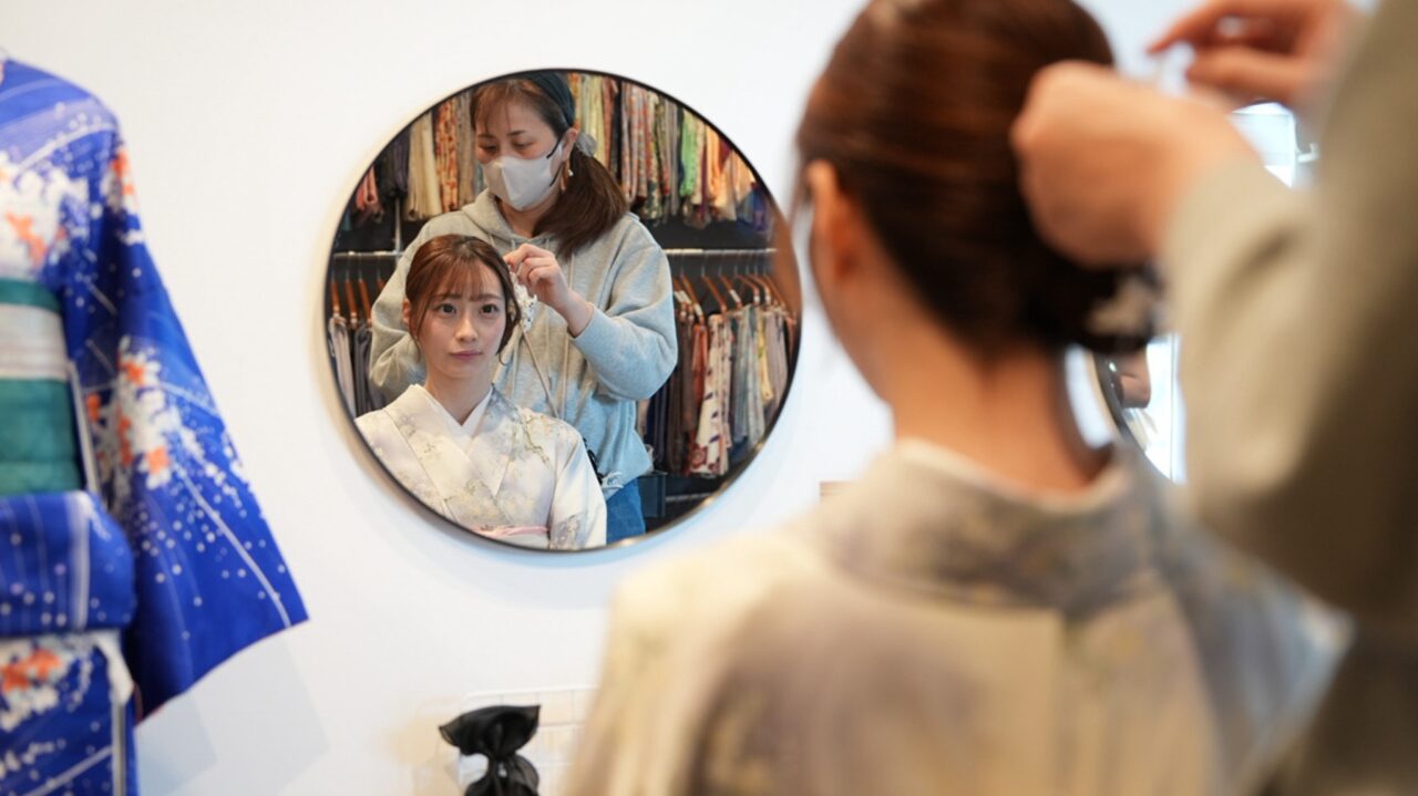 着物レンタル響でのヘアメイクの様子