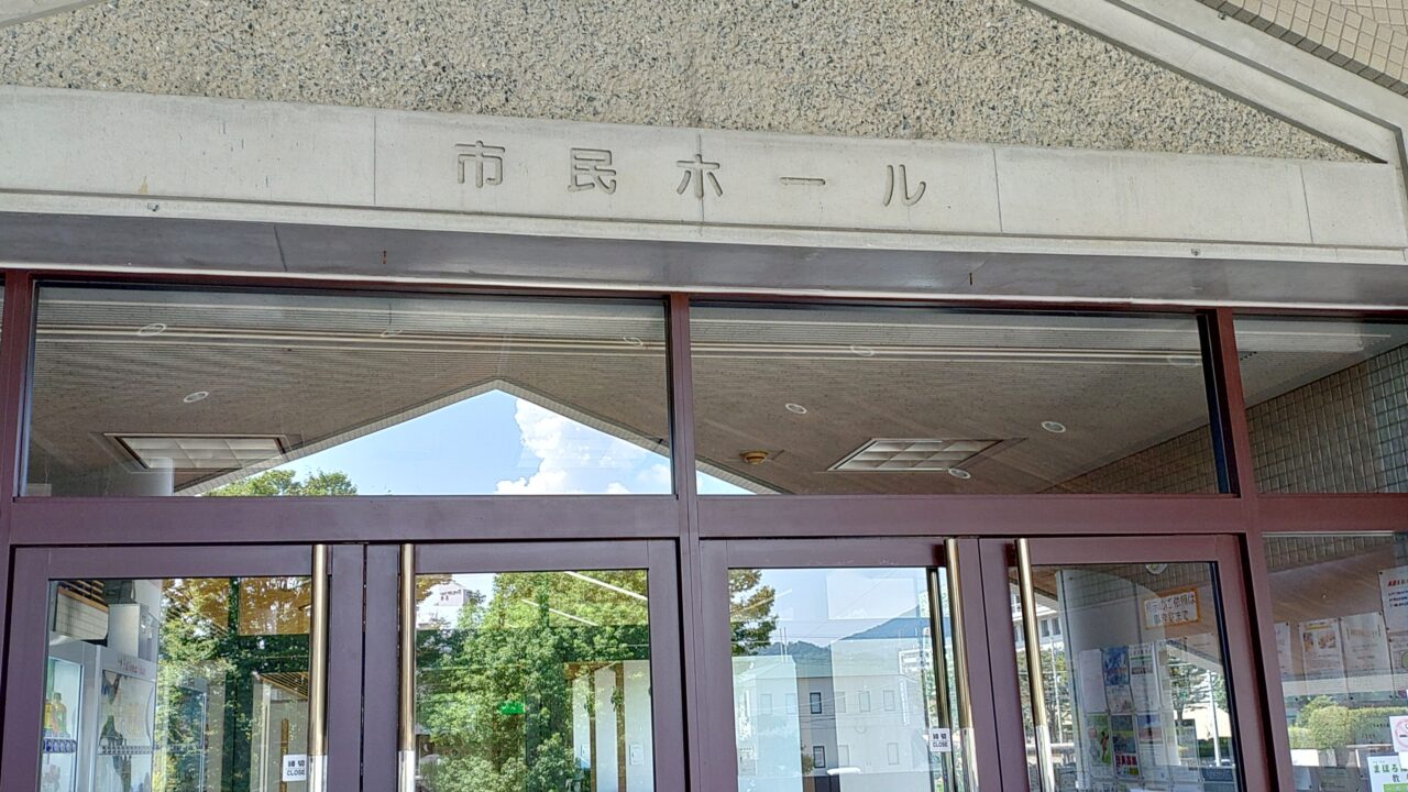 プラム・カルコア太宰府の市民ホール入口