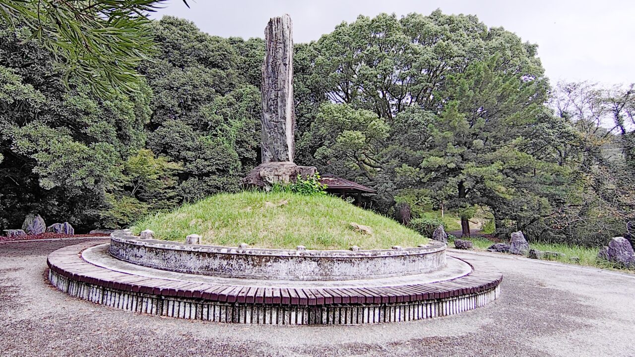 橘広庭宮跡の記念碑